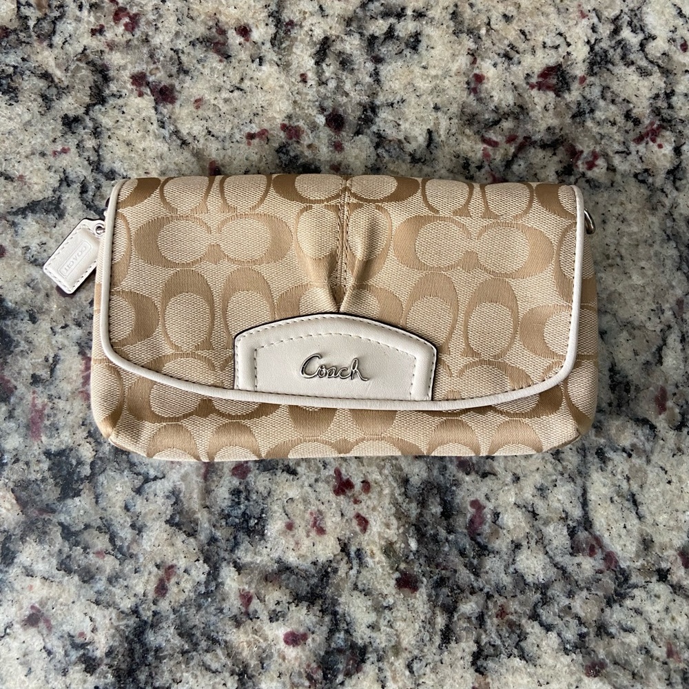Coach wristlet wallet